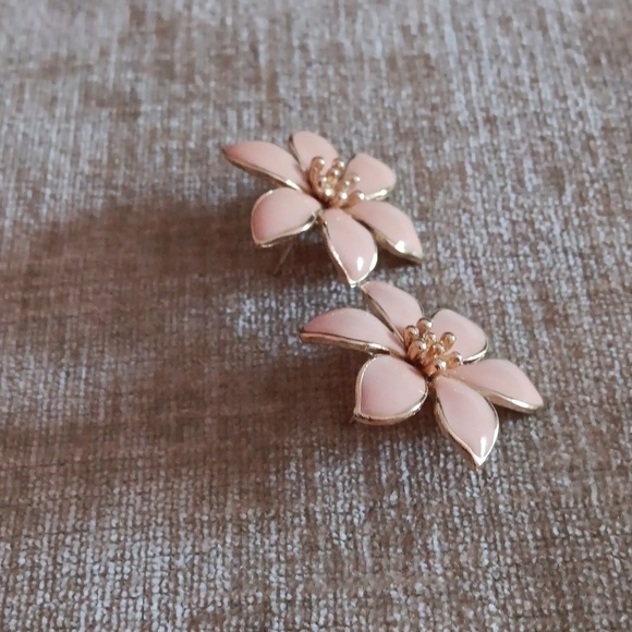 Gold Tone Salmon Enamel Flower Post Earrings - Picture 6 of 9
